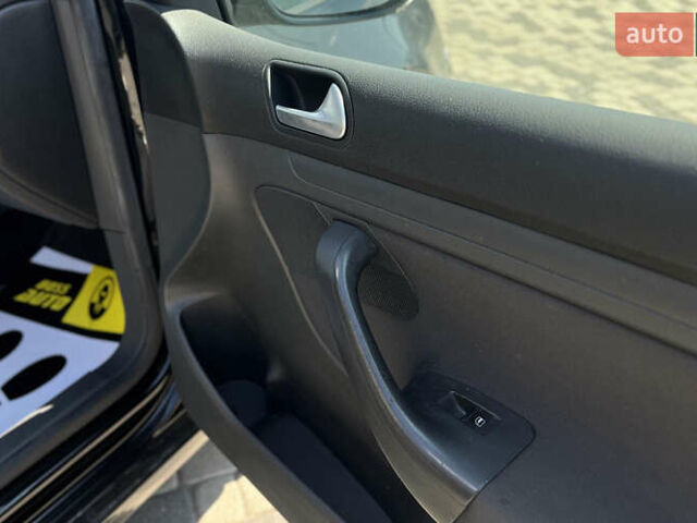 Чорний Фольксваген Гольф, об'ємом двигуна 1.6 л та пробігом 188 тис. км за 5500 $, фото 21 на Automoto.ua