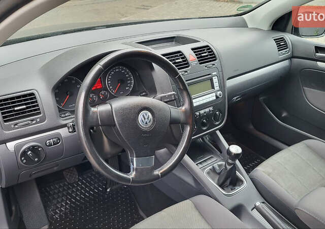 Черный Фольксваген Гольф, объемом двигателя 1.6 л и пробегом 237 тыс. км за 6500 $, фото 20 на Automoto.ua