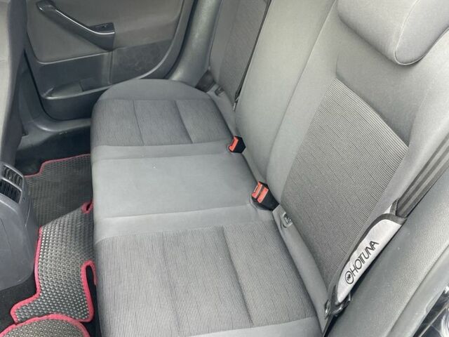 Черный Фольксваген Гольф, объемом двигателя 1.6 л и пробегом 324 тыс. км за 5500 $, фото 4 на Automoto.ua