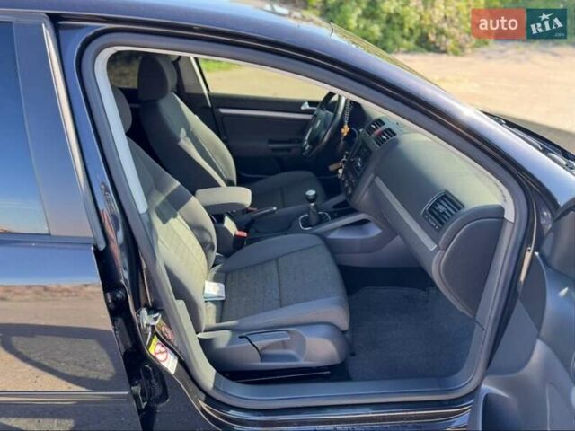 Черный Фольксваген Гольф, объемом двигателя 1.6 л и пробегом 191 тыс. км за 7900 $, фото 8 на Automoto.ua