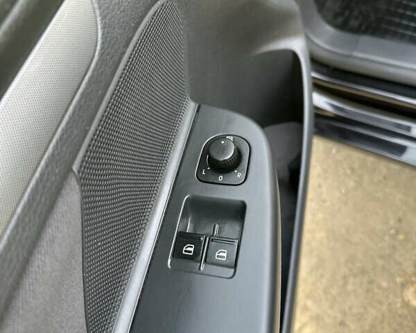 Черный Фольксваген Гольф, объемом двигателя 1.6 л и пробегом 227 тыс. км за 6299 $, фото 32 на Automoto.ua