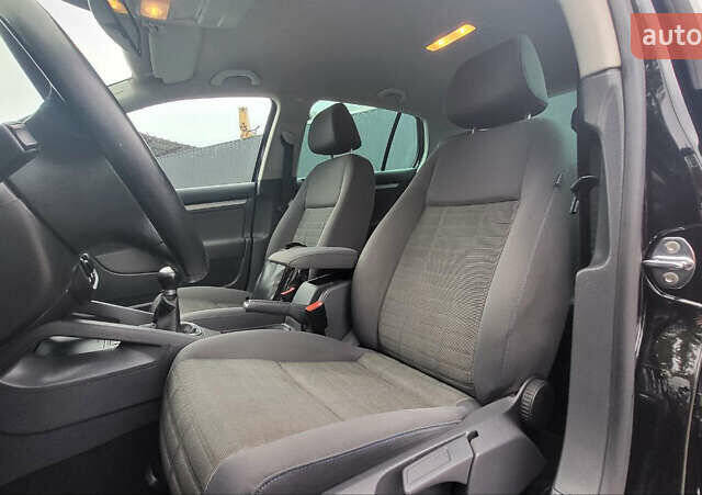 Черный Фольксваген Гольф, объемом двигателя 1.6 л и пробегом 237 тыс. км за 6500 $, фото 26 на Automoto.ua