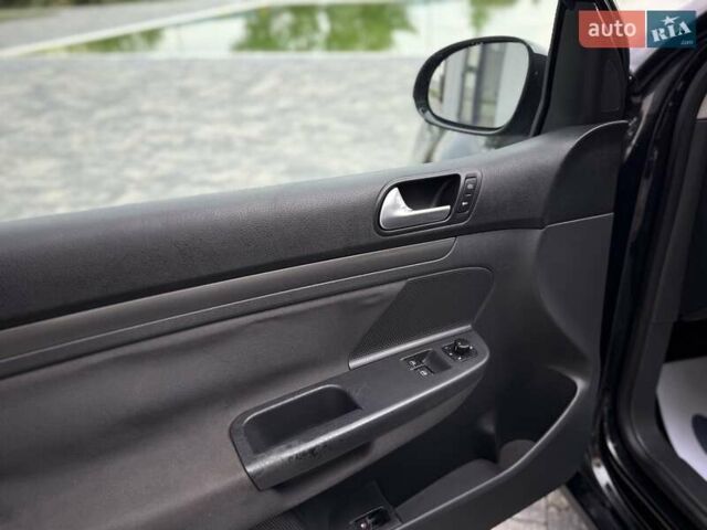 Черный Фольксваген Гольф, объемом двигателя 1.6 л и пробегом 220 тыс. км за 5800 $, фото 54 на Automoto.ua
