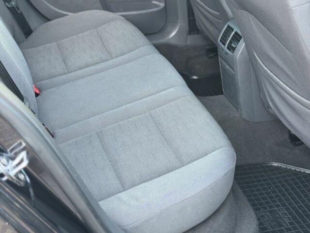 Черный Фольксваген Гольф, объемом двигателя 1.6 л и пробегом 260 тыс. км за 6100 $, фото 17 на Automoto.ua