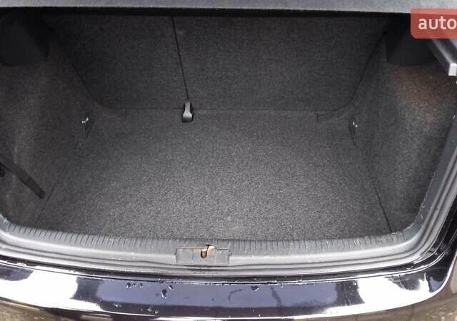 Черный Фольксваген Гольф, объемом двигателя 1.6 л и пробегом 246 тыс. км за 5099 $, фото 13 на Automoto.ua