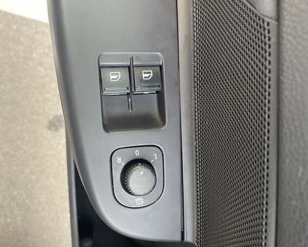 Черный Фольксваген Гольф, объемом двигателя 1.6 л и пробегом 262 тыс. км за 6100 $, фото 23 на Automoto.ua