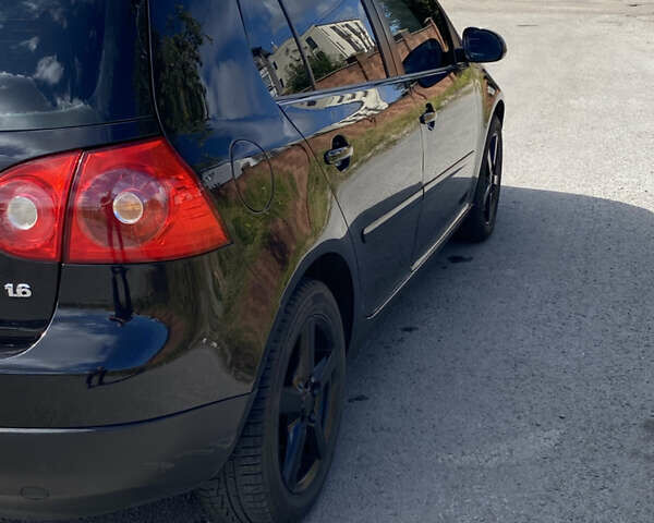 Черный Фольксваген Гольф, объемом двигателя 1.6 л и пробегом 274 тыс. км за 6200 $, фото 16 на Automoto.ua