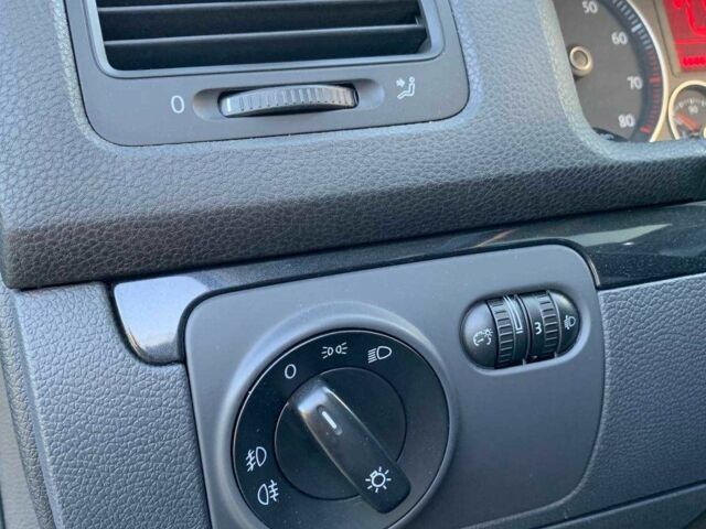 Черный Фольксваген Гольф, объемом двигателя 1.4 л и пробегом 189 тыс. км за 6500 $, фото 20 на Automoto.ua