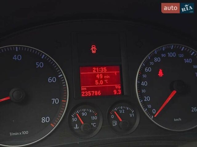 Чорний Фольксваген Гольф, об'ємом двигуна 1.6 л та пробігом 230 тис. км за 6450 $, фото 108 на Automoto.ua