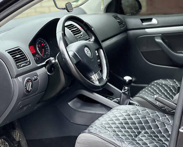 Черный Фольксваген Гольф, объемом двигателя 1.6 л и пробегом 245 тыс. км за 5700 $, фото 9 на Automoto.ua