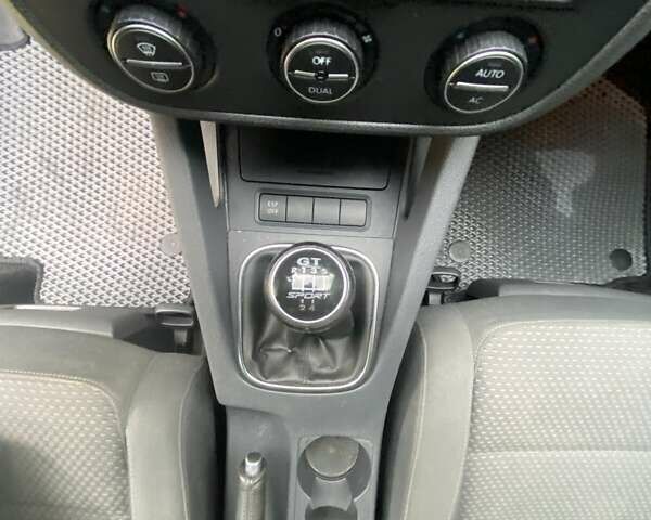 Чорний Фольксваген Гольф, об'ємом двигуна 1.6 л та пробігом 211 тис. км за 6250 $, фото 10 на Automoto.ua