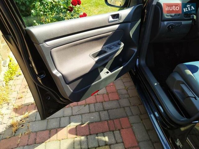 Черный Фольксваген Гольф, объемом двигателя 0 л и пробегом 206 тыс. км за 6400 $, фото 12 на Automoto.ua