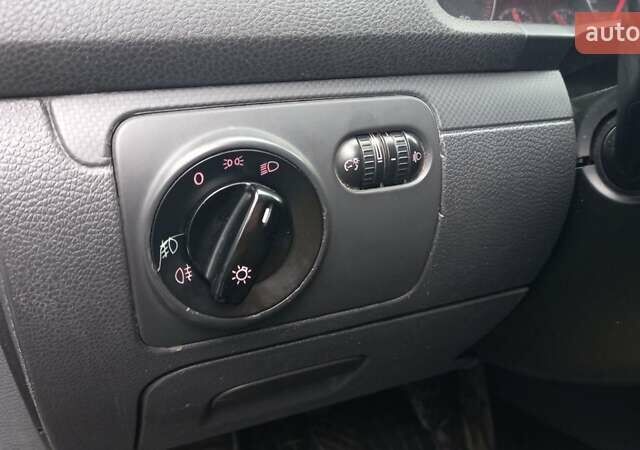 Черный Фольксваген Гольф, объемом двигателя 1.6 л и пробегом 246 тыс. км за 5099 $, фото 29 на Automoto.ua