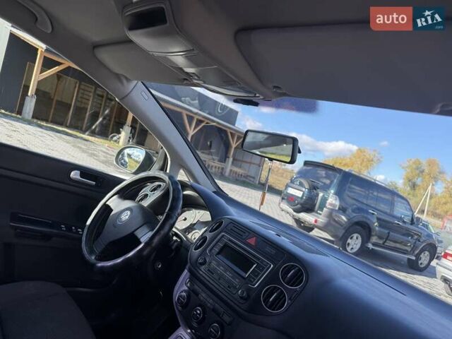 Черный Фольксваген Гольф, объемом двигателя 1.6 л и пробегом 280 тыс. км за 4950 $, фото 1 на Automoto.ua