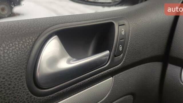 Черный Фольксваген Гольф, объемом двигателя 1.6 л и пробегом 207 тыс. км за 6200 $, фото 24 на Automoto.ua