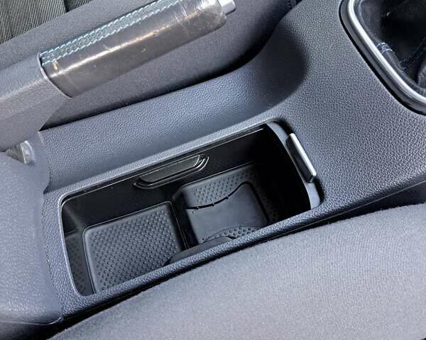 Черный Фольксваген Гольф, объемом двигателя 1.39 л и пробегом 220 тыс. км за 6400 $, фото 39 на Automoto.ua