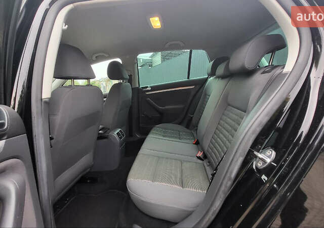 Черный Фольксваген Гольф, объемом двигателя 1.6 л и пробегом 237 тыс. км за 6500 $, фото 27 на Automoto.ua