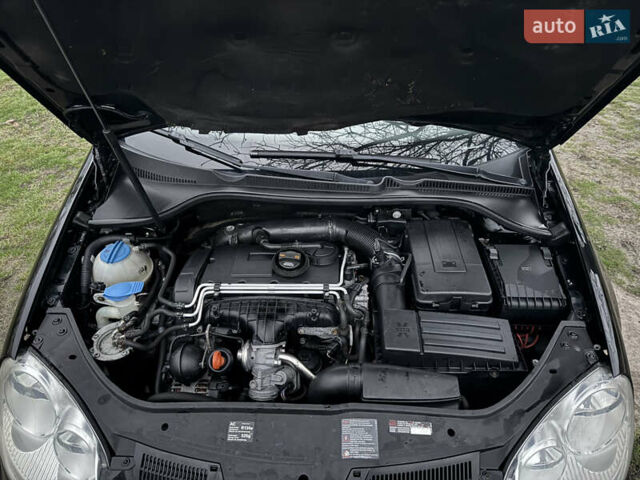 Черный Фольксваген Гольф, объемом двигателя 1.97 л и пробегом 298 тыс. км за 6200 $, фото 18 на Automoto.ua