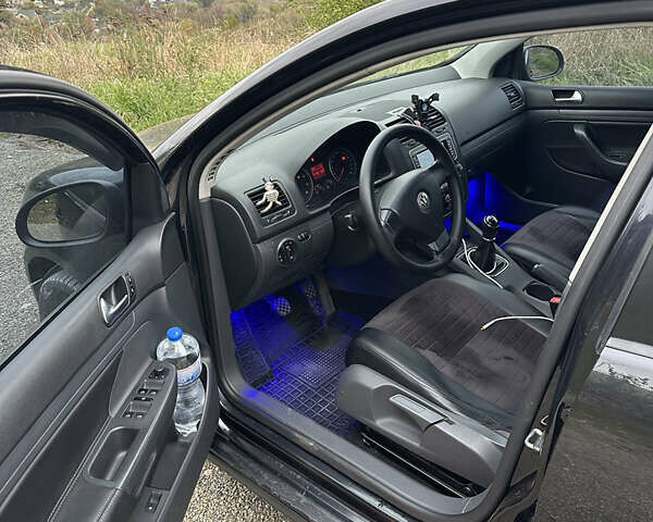 Черный Фольксваген Гольф, объемом двигателя 1.6 л и пробегом 244 тыс. км за 5799 $, фото 6 на Automoto.ua