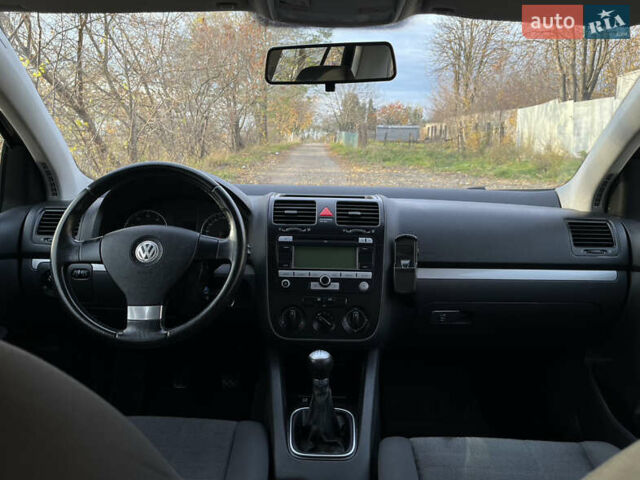 Черный Фольксваген Гольф, объемом двигателя 1.6 л и пробегом 235 тыс. км за 5899 $, фото 15 на Automoto.ua