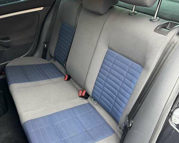 Черный Фольксваген Гольф, объемом двигателя 1.4 л и пробегом 252 тыс. км за 6200 $, фото 25 на Automoto.ua