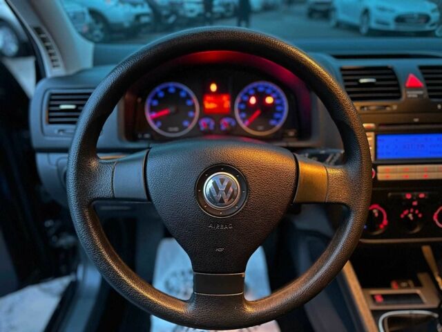 Черный Фольксваген Гольф, объемом двигателя 1.4 л и пробегом 163 тыс. км за 5990 $, фото 19 на Automoto.ua