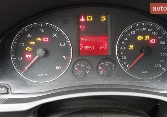 Черный Фольксваген Гольф, объемом двигателя 1.6 л и пробегом 246 тыс. км за 5099 $, фото 32 на Automoto.ua