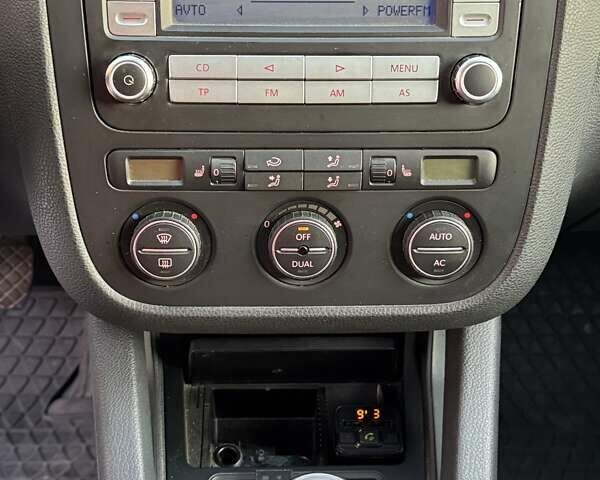 Черный Фольксваген Гольф, объемом двигателя 1.39 л и пробегом 191 тыс. км за 6700 $, фото 15 на Automoto.ua