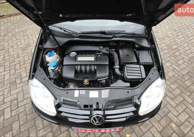 Черный Фольксваген Гольф, объемом двигателя 1.6 л и пробегом 237 тыс. км за 6500 $, фото 46 на Automoto.ua