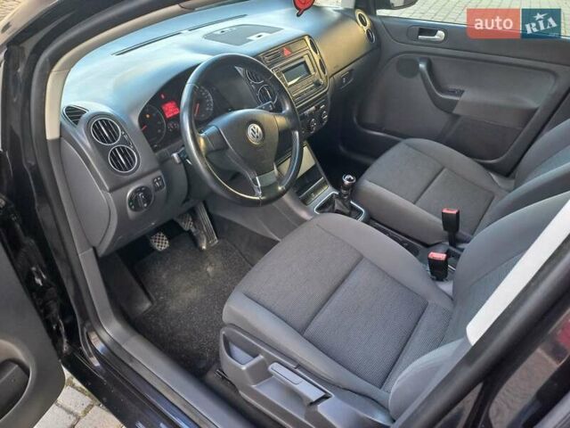 Черный Фольксваген Гольф, объемом двигателя 1.6 л и пробегом 200 тыс. км за 5650 $, фото 27 на Automoto.ua