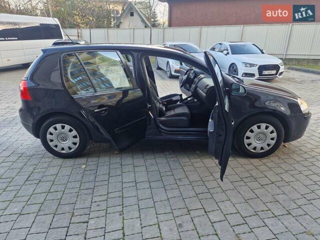 Черный Фольксваген Гольф, объемом двигателя 1.6 л и пробегом 255 тыс. км за 5950 $, фото 35 на Automoto.ua