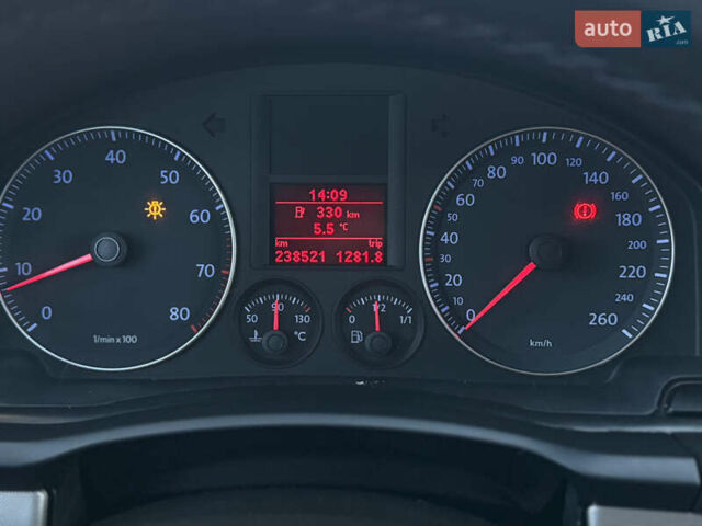 Чорний Фольксваген Гольф, об'ємом двигуна 1.39 л та пробігом 239 тис. км за 5950 $, фото 25 на Automoto.ua