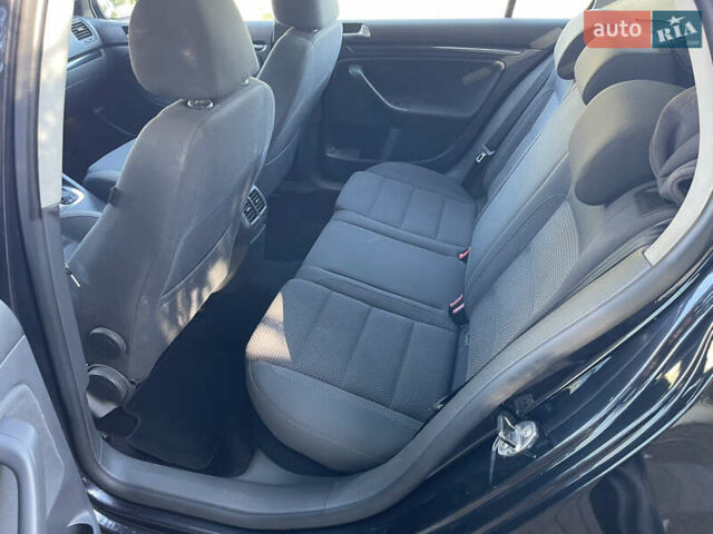 Черный Фольксваген Гольф, объемом двигателя 1.4 л и пробегом 217 тыс. км за 7750 $, фото 23 на Automoto.ua