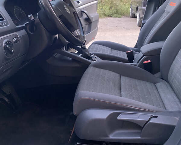 Черный Фольксваген Гольф, объемом двигателя 1.6 л и пробегом 185 тыс. км за 6600 $, фото 12 на Automoto.ua