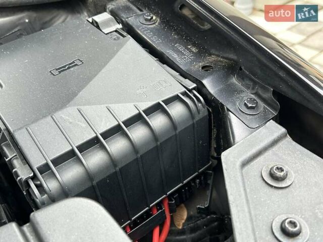 Черный Фольксваген Гольф, объемом двигателя 1.6 л и пробегом 196 тыс. км за 6200 $, фото 62 на Automoto.ua