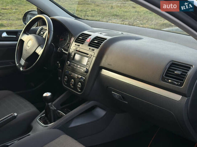 Чорний Фольксваген Гольф, об'ємом двигуна 1.6 л та пробігом 169 тис. км за 5999 $, фото 70 на Automoto.ua