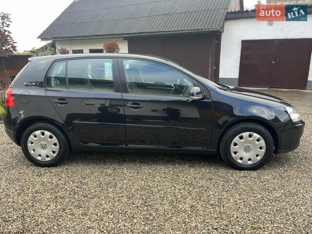 Черный Фольксваген Гольф, объемом двигателя 1.6 л и пробегом 253 тыс. км за 6250 $, фото 8 на Automoto.ua