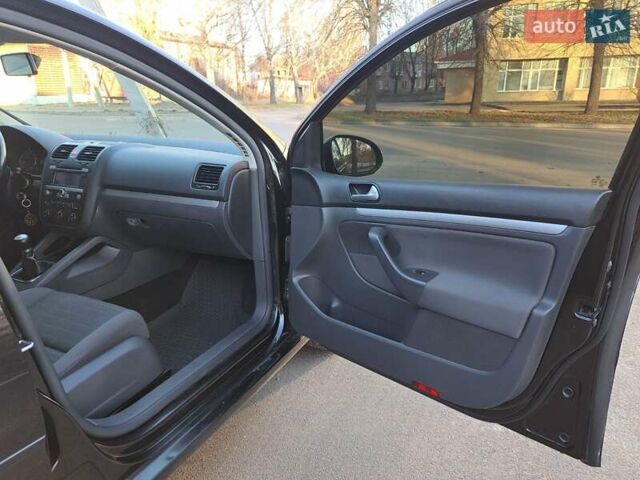 Черный Фольксваген Гольф, объемом двигателя 1.39 л и пробегом 220 тыс. км за 6400 $, фото 30 на Automoto.ua