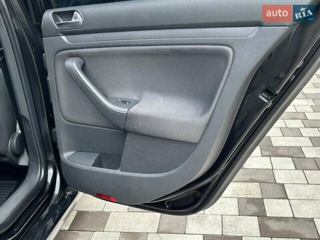 Черный Фольксваген Гольф, объемом двигателя 1.6 л и пробегом 196 тыс. км за 6200 $, фото 46 на Automoto.ua