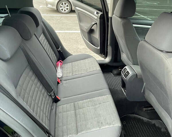 Черный Фольксваген Гольф, объемом двигателя 1.39 л и пробегом 347 тыс. км за 5800 $, фото 6 на Automoto.ua