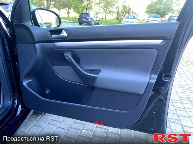 Черный Фольксваген Гольф, объемом двигателя 1.4 л и пробегом 256 тыс. км за 6200 $, фото 6 на Automoto.ua