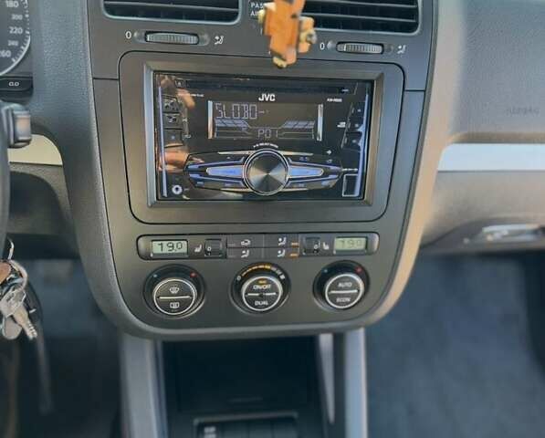 Черный Фольксваген Гольф, объемом двигателя 1.6 л и пробегом 191 тыс. км за 7900 $, фото 11 на Automoto.ua