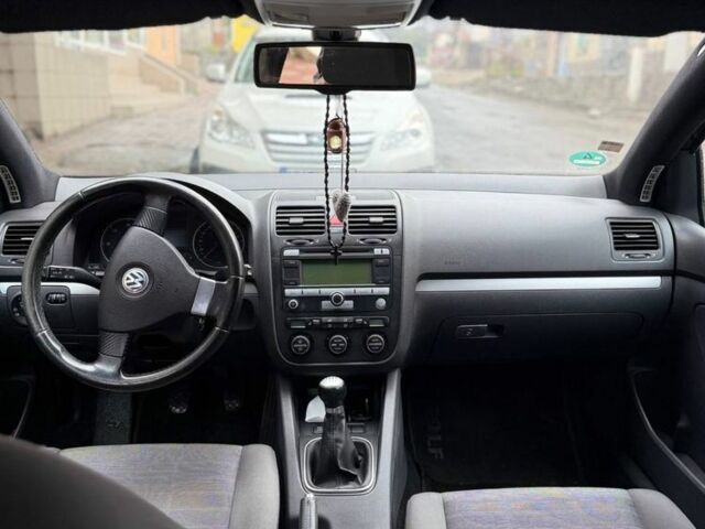 Черный Фольксваген Гольф, объемом двигателя 2 л и пробегом 289 тыс. км за 6100 $, фото 7 на Automoto.ua