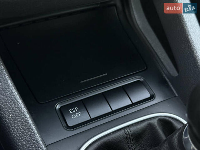 Черный Фольксваген Гольф, объемом двигателя 1.6 л и пробегом 182 тыс. км за 6350 $, фото 81 на Automoto.ua