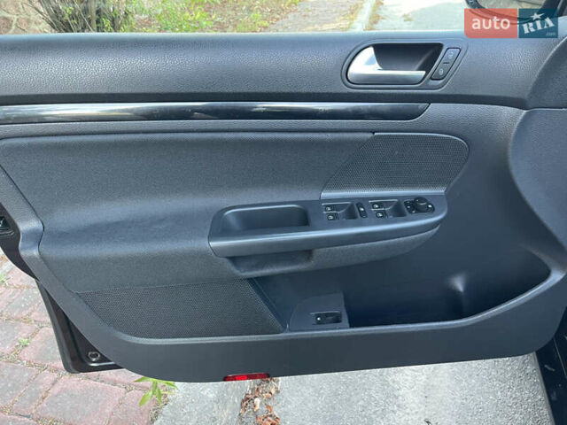 Черный Фольксваген Гольф, объемом двигателя 1.4 л и пробегом 217 тыс. км за 7750 $, фото 31 на Automoto.ua