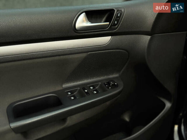 Черный Фольксваген Гольф, объемом двигателя 1.6 л и пробегом 290 тыс. км за 6350 $, фото 11 на Automoto.ua