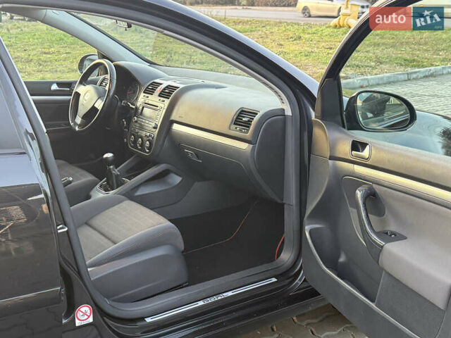 Чорний Фольксваген Гольф, об'ємом двигуна 1.6 л та пробігом 169 тис. км за 5999 $, фото 64 на Automoto.ua