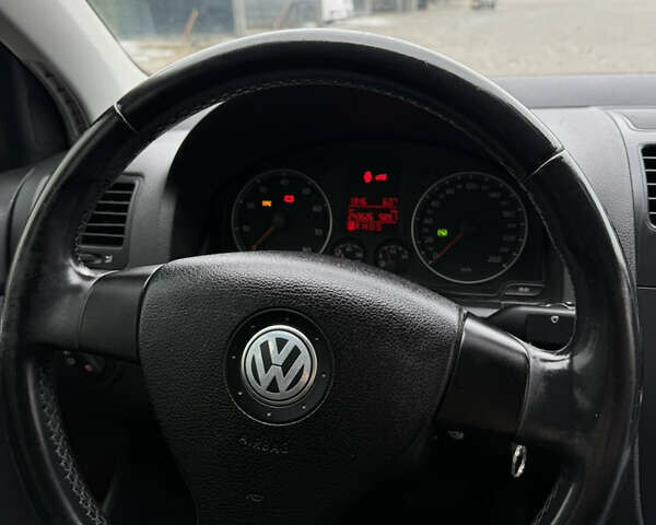 Черный Фольксваген Гольф, объемом двигателя 1.6 л и пробегом 243 тыс. км за 6300 $, фото 12 на Automoto.ua