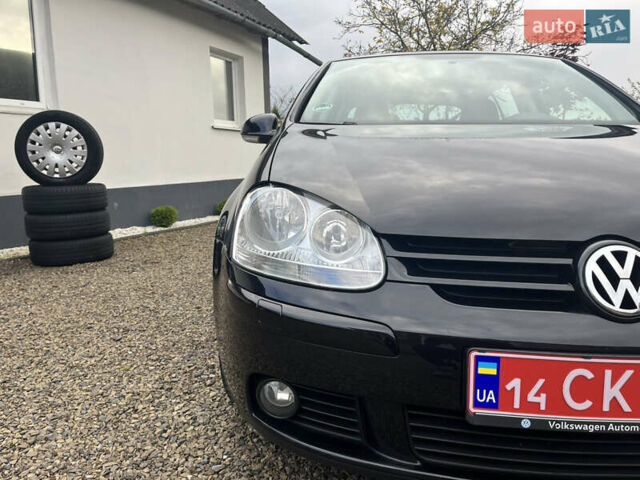 Черный Фольксваген Гольф, объемом двигателя 1.6 л и пробегом 253 тыс. км за 6250 $, фото 20 на Automoto.ua