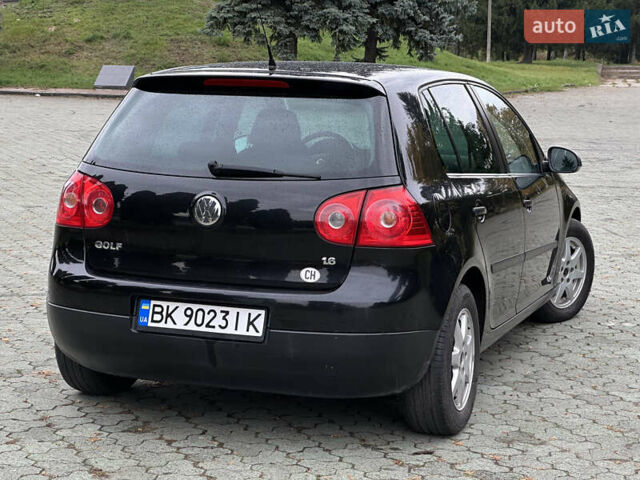 Черный Фольксваген Гольф, объемом двигателя 1.6 л и пробегом 250 тыс. км за 6100 $, фото 21 на Automoto.ua